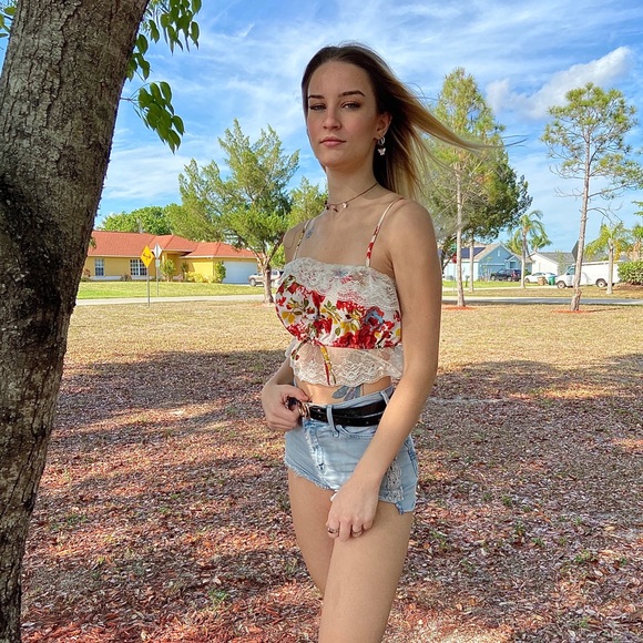 🌻 Papaya Spaghetti Strap Floral Lacy Crop Top - Picture 4 of 4